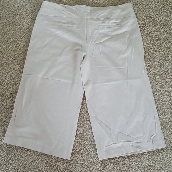 Women's gaucho khaki capris - Picture 3 of 4